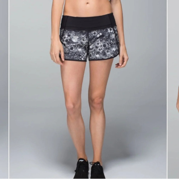 Lululemon Run Times Short Flowabunga Black Angel Wing 21342 - Picture 2 of 12